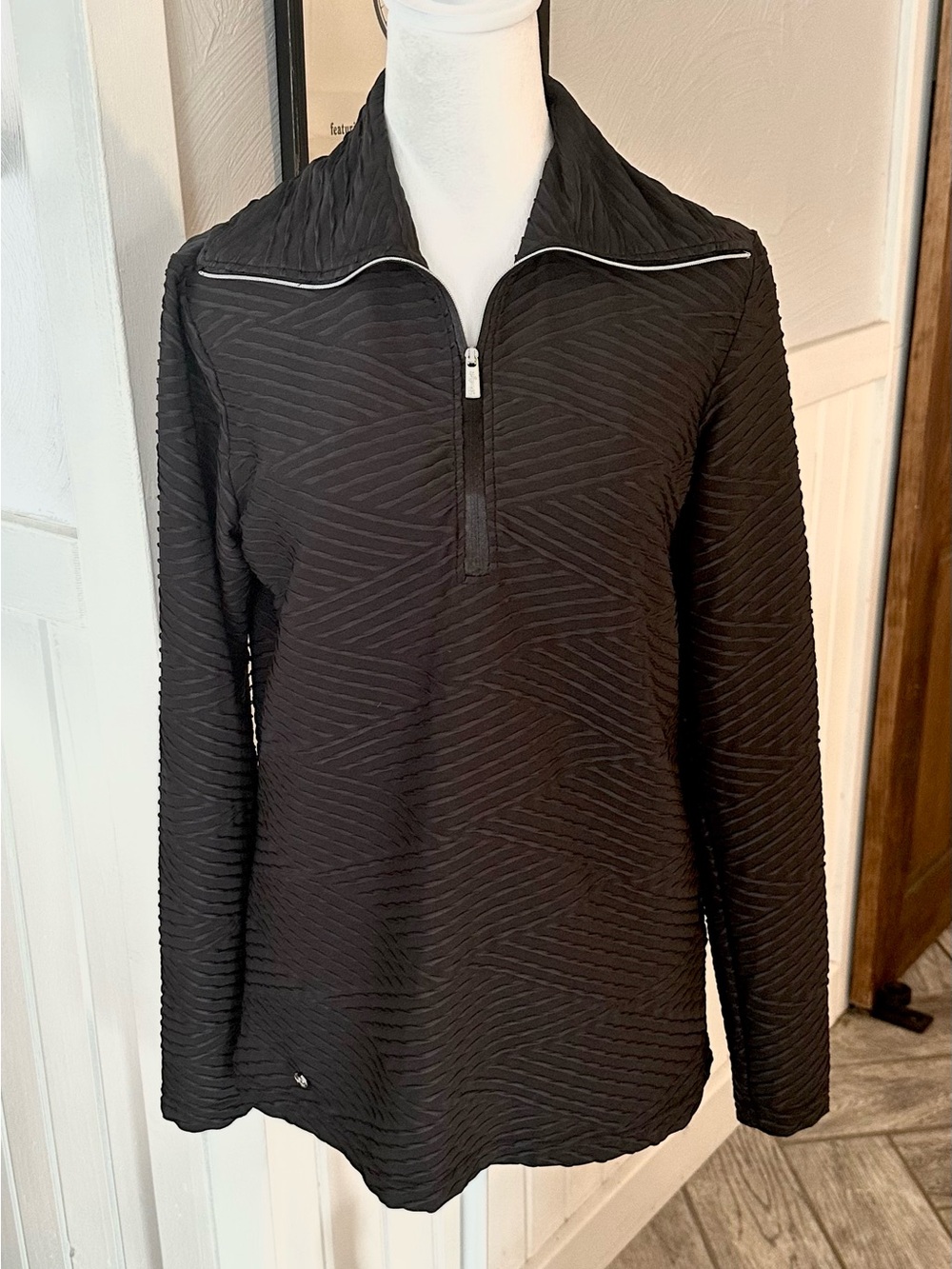 1/4 Zip Long Sleeve Women's Pullover Size Large Textured Athleisure Sporty